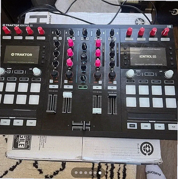 Native Instruments Traktor Kontrol S5 DJ Controller RARE FUCHSIA COLOR + CASE