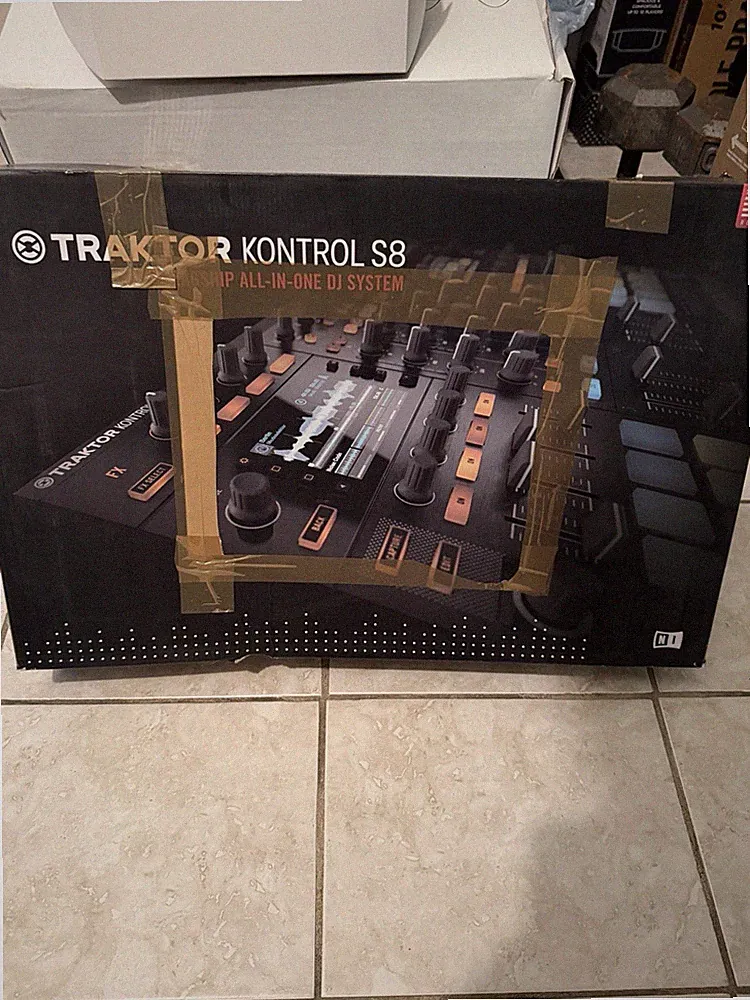 Native Instruments Traktor Kontrol S8 4-Channel DJ Controller, Black