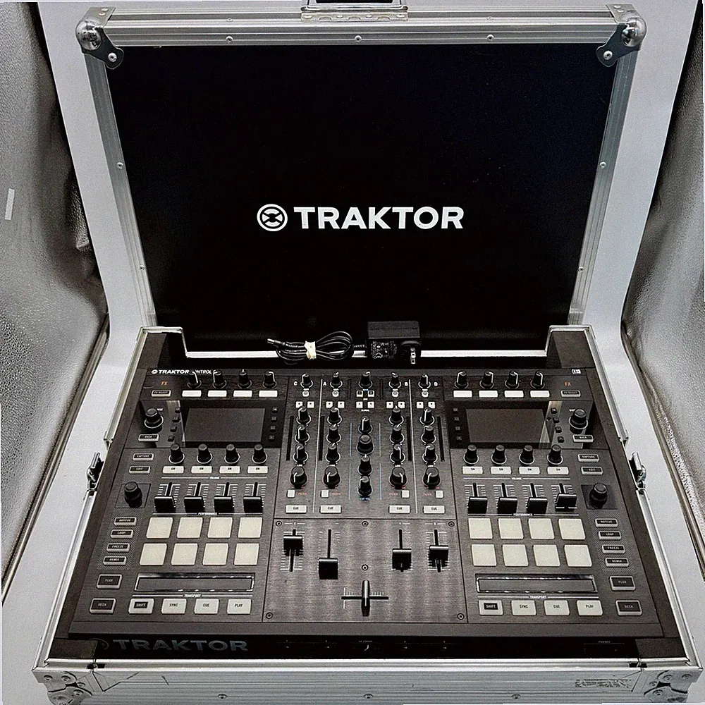 Native Instruments TRAKTOR KONTROL S8 HW 4-Channel DJ Controller w/ Travel Case
