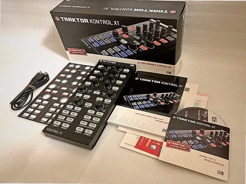 Native Instruments TRAKTOR KONTROL X1 MK1 Decks & Effects DJ Controller/FULL SET