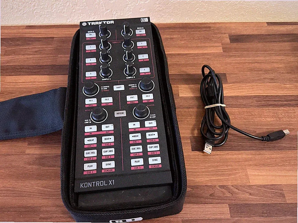 Native Instruments Traktor Kontrol X1 MK1 Portable DJ Controller USB