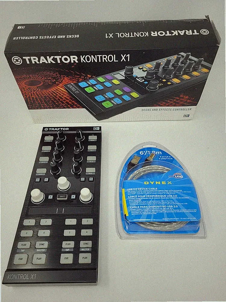 Native Instruments Traktor Kontrol X1 MK2 Decks and Effects DJ Controller