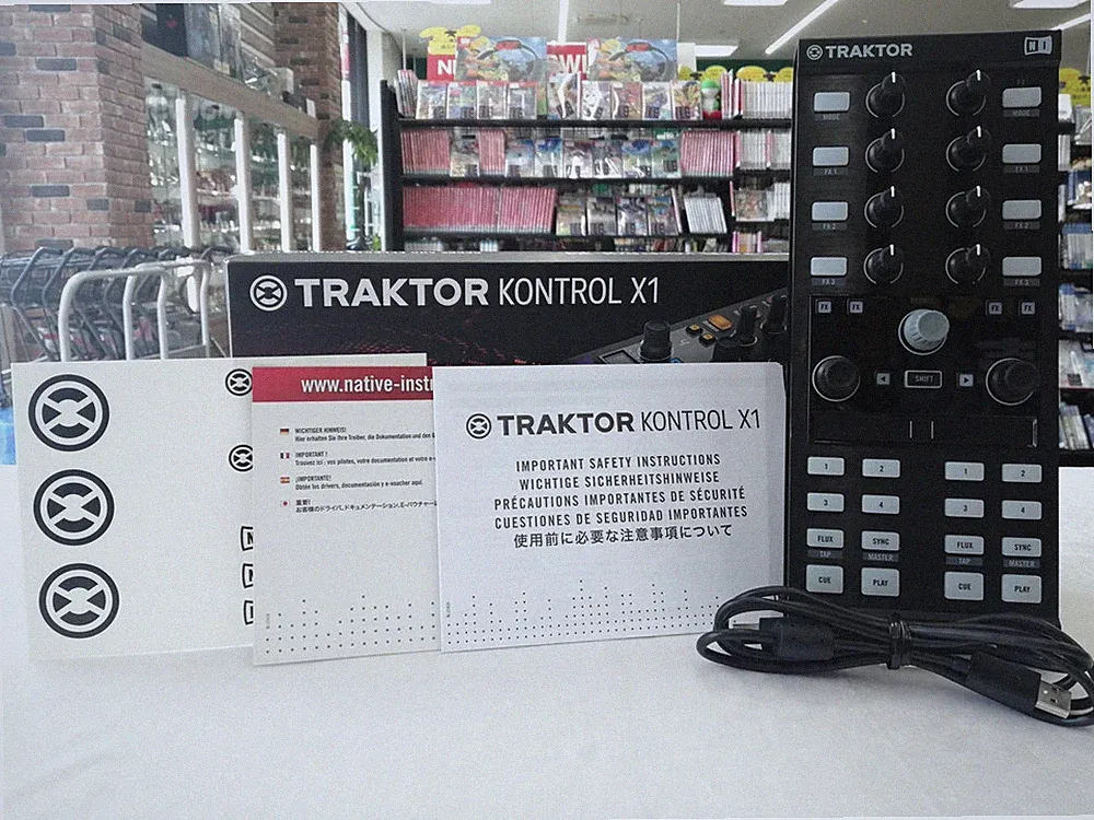 Native Instruments Traktor Kontrol X1 MK2 DJ Controller USB MIDI Compact