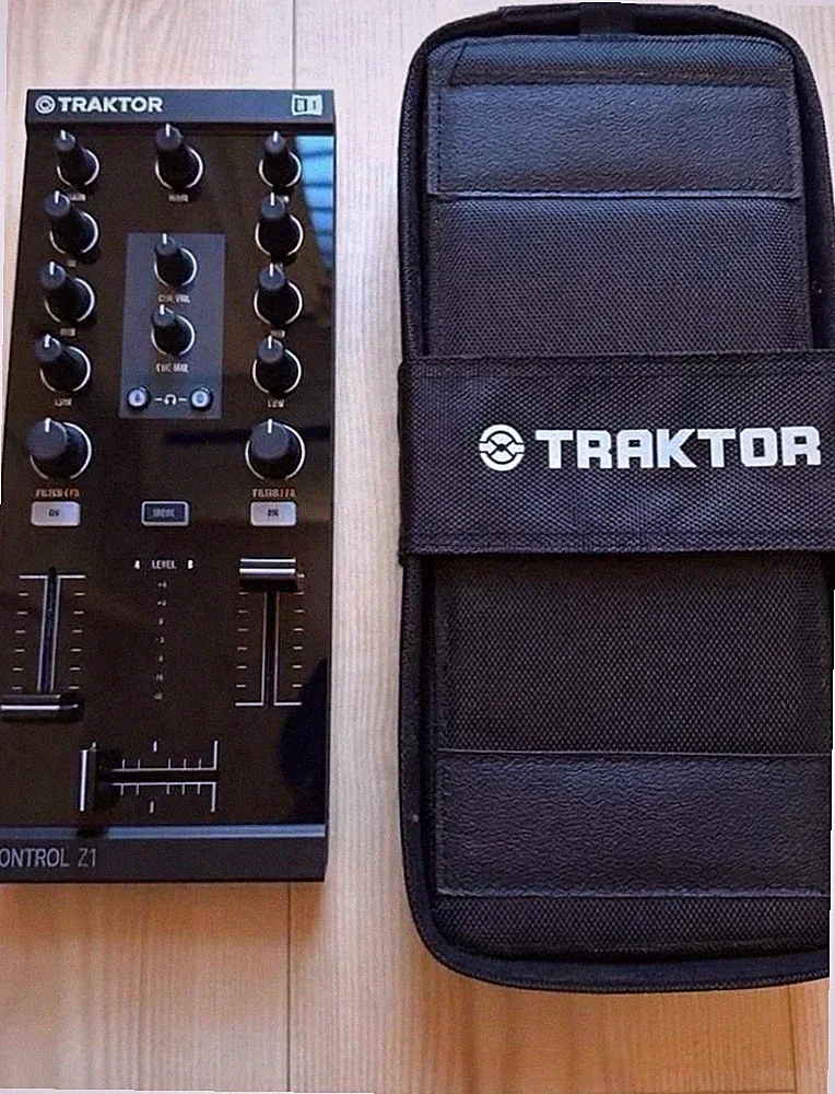 Native Instruments TRAKTOR KONTROL Z1 2-channel DJ Controller Mixer #0001