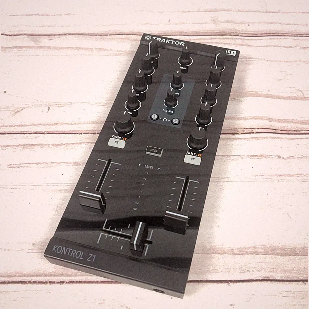 Native Instruments TRAKTOR KONTROL Z1 2-channel DJ Controller Mixer #0003