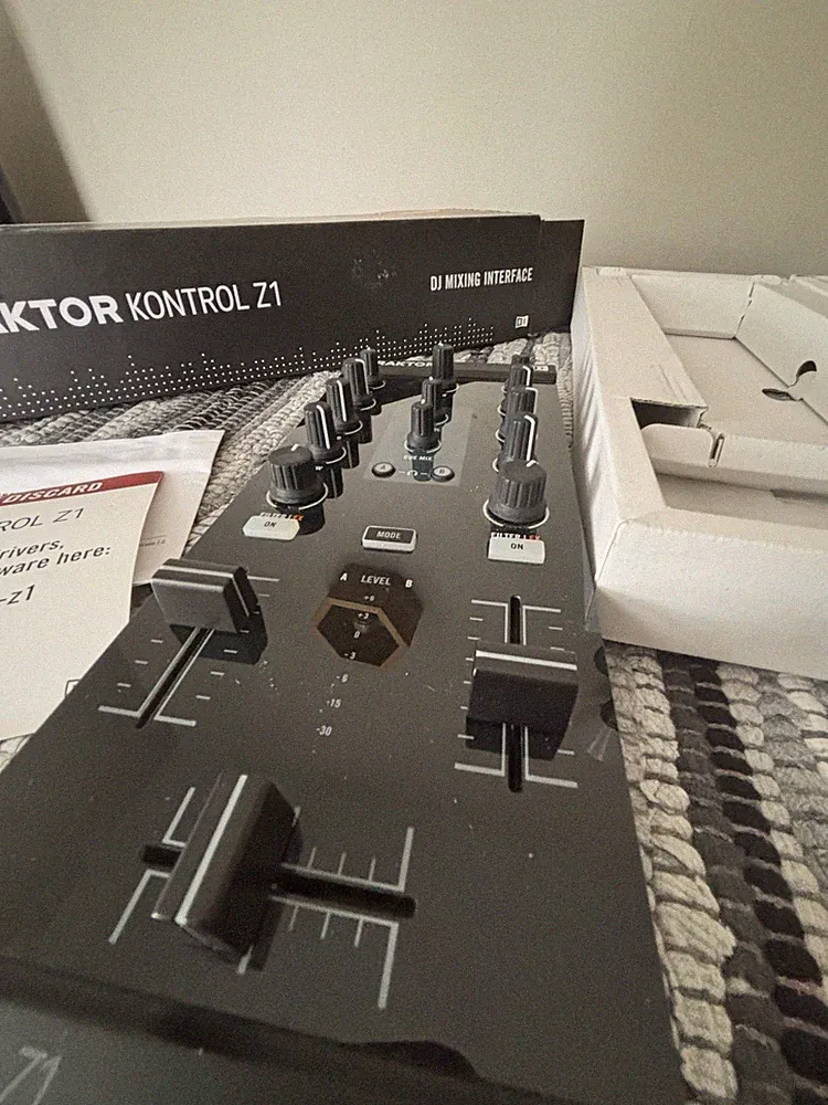 Native Instruments Traktor Kontrol Z1 2-Channel DJ Mixer, Black
