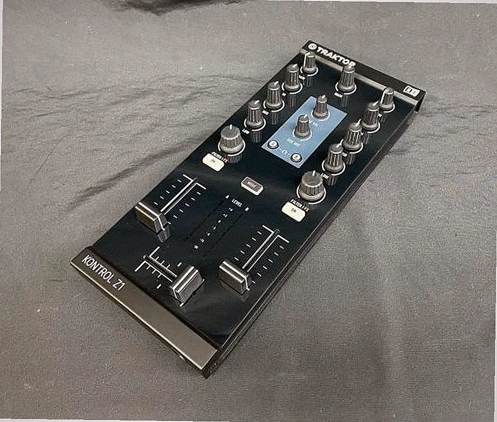 Native Instruments Traktor Kontrol Z1 DJ Controller Compact Easy DJ Play