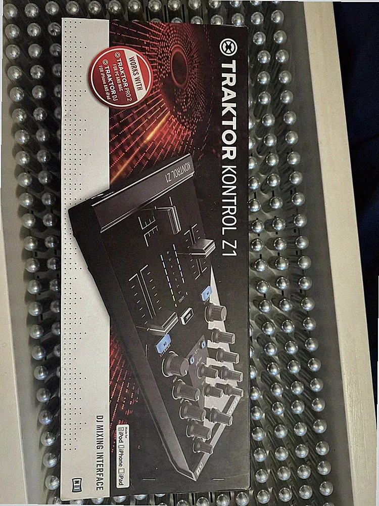 Native Instruments Traktor Kontrol Z1 DJ Mixing Interface
