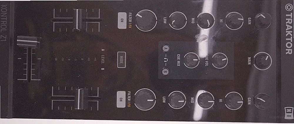 Native Instruments Traktor Kontrol Z1 MK2 DJ Mixer