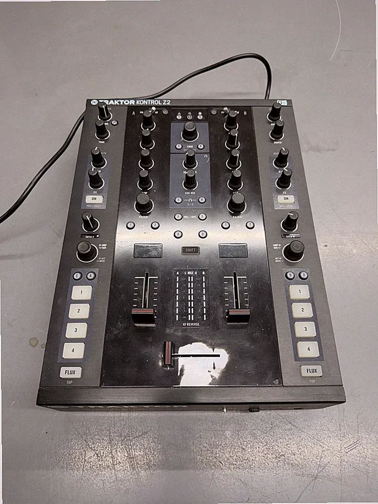 Native Instruments Traktor Kontrol Z2 2 Channel DJ Mixer Controller (1117737)