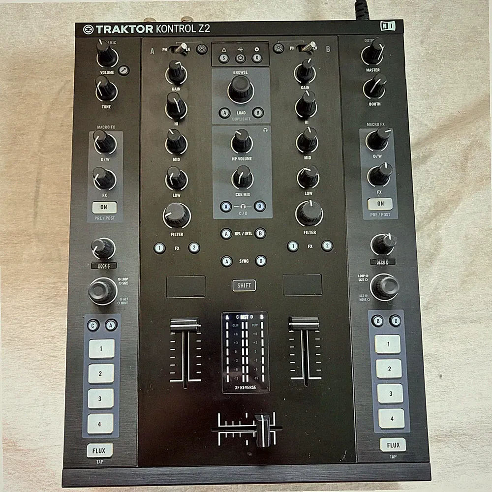 Native Instruments Traktor Kontrol Z2 4-Channel Controller DJ Mixer + Ctrl Vinyl