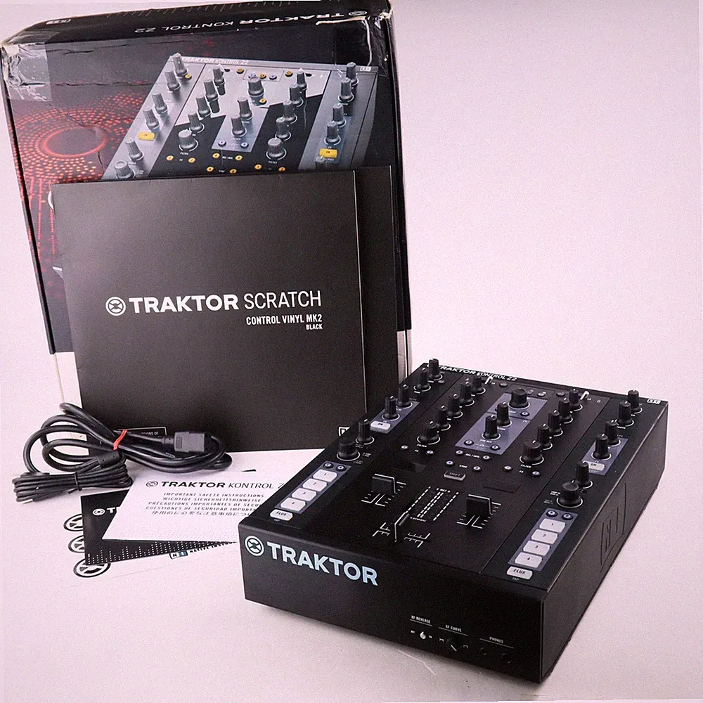 Native Instruments Traktor Kontrol Z2 - Professional DJ Mixer