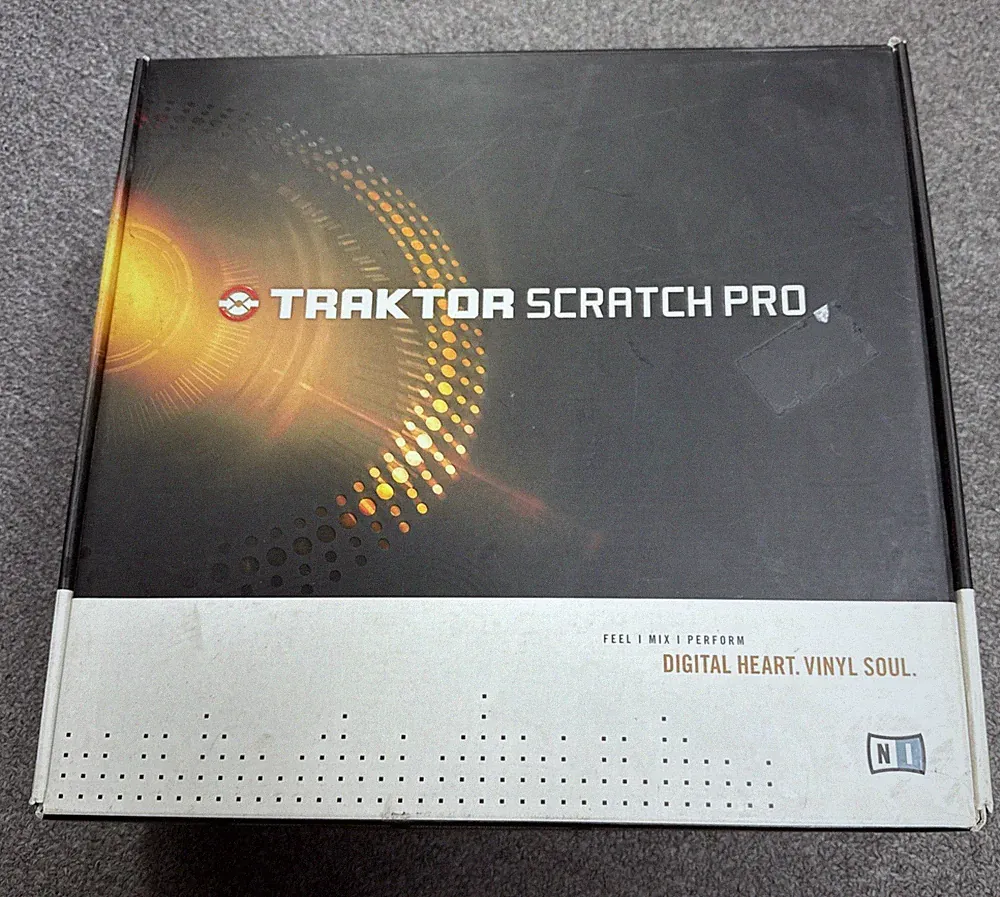 Native Instruments Traktor Scratch Pro DJ Performance Package Audio 8