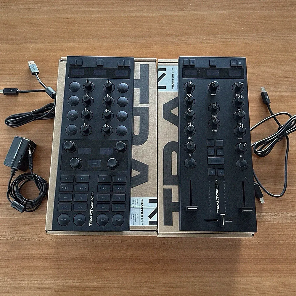 Native Instruments Traktor X1 mk3 Controller + Z1 mk2 Mixer Bundle