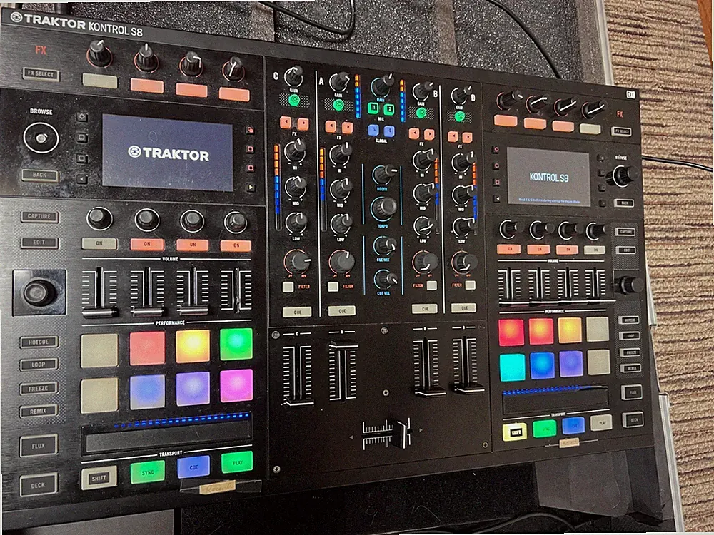 NI Traktor Kontrol S8 4-channel DJ Controller w/ Flight Case!