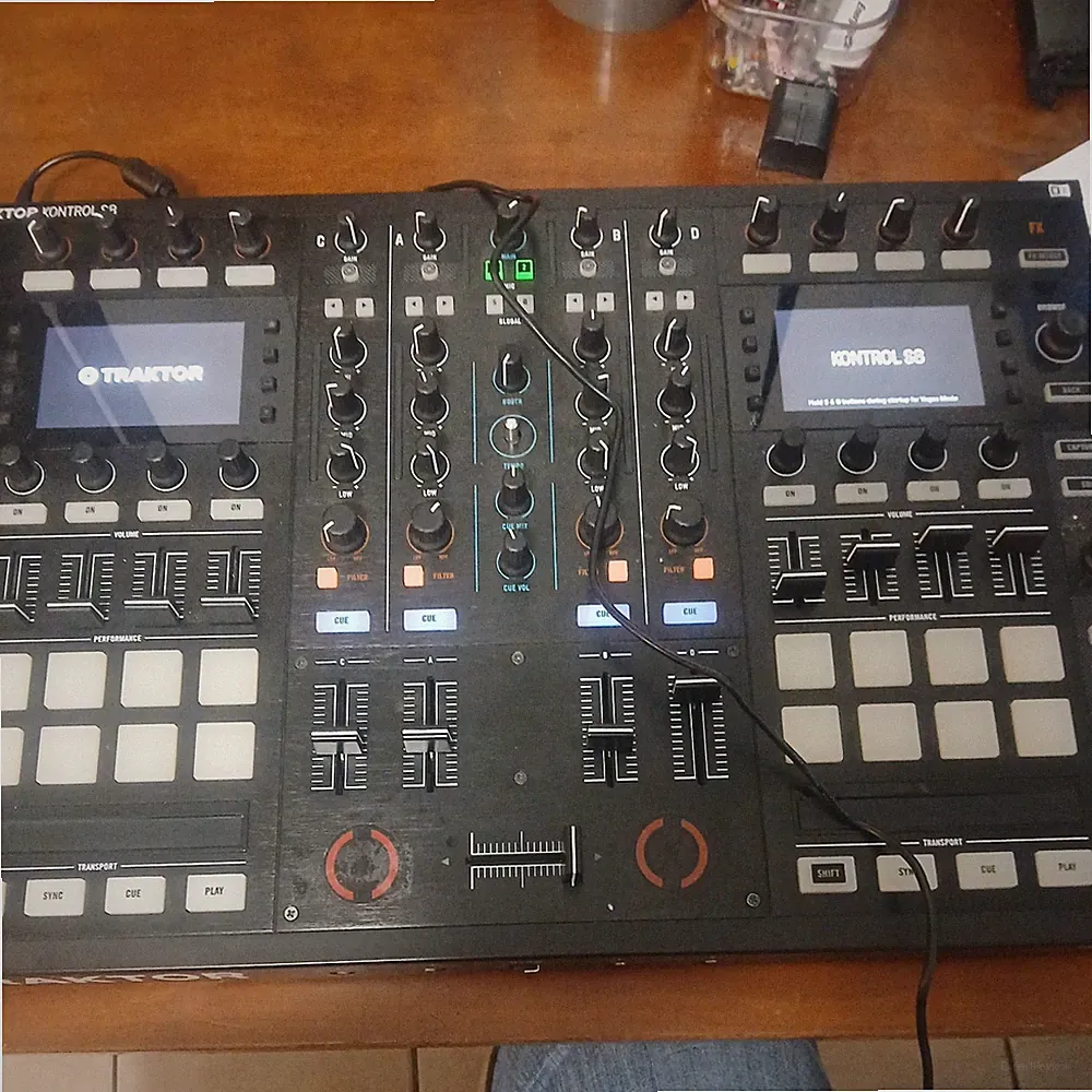 NI Traktor Kontrol S8 DJ Controller with ac adapter