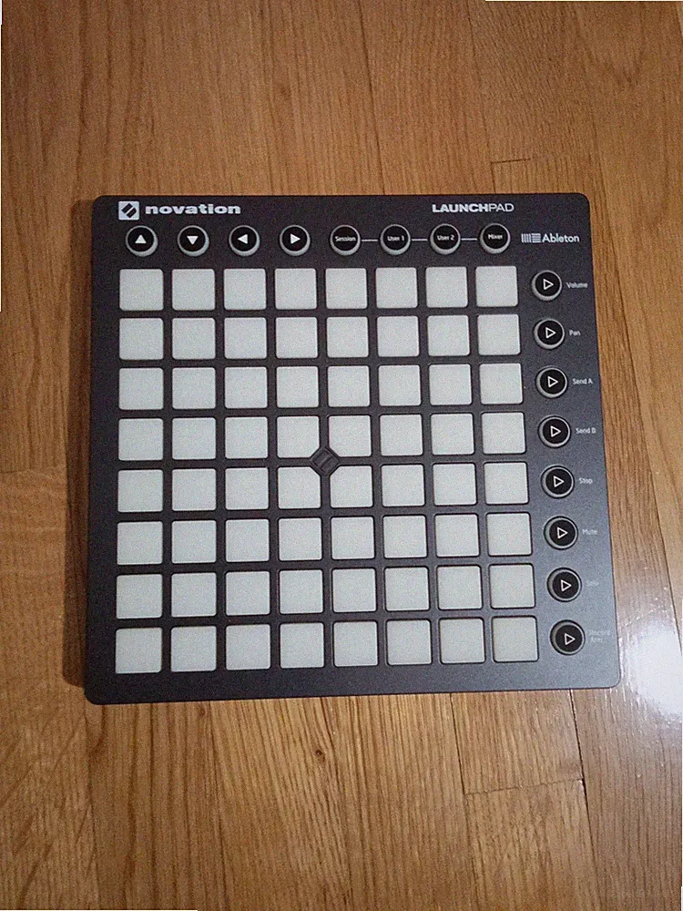 Novation Launchpad MK2 MKII - 64 Pad Grid Synthesize NOVLPD09 with BAG and Cable