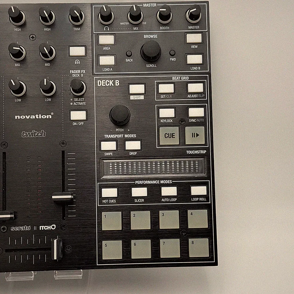 Novation Twitch Serato Itch Dj Controller