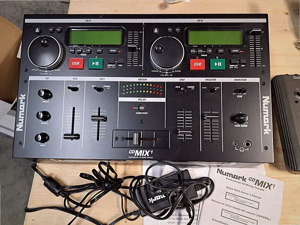 NUMARK CD MIX 1 DUAL CD DJ MIXER PLAYER IN GOOD WORKING ORDER