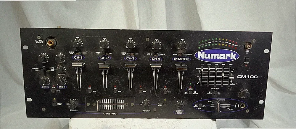Numark CM100 4-Channel 19" Rackmount DJ Mixer
