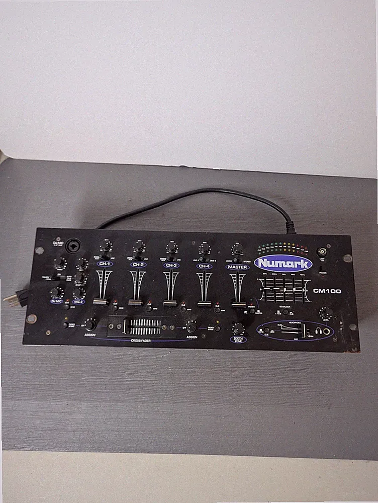 Numark CM100 4-Channel DJ Mixer (Tested) - Missing Knobs