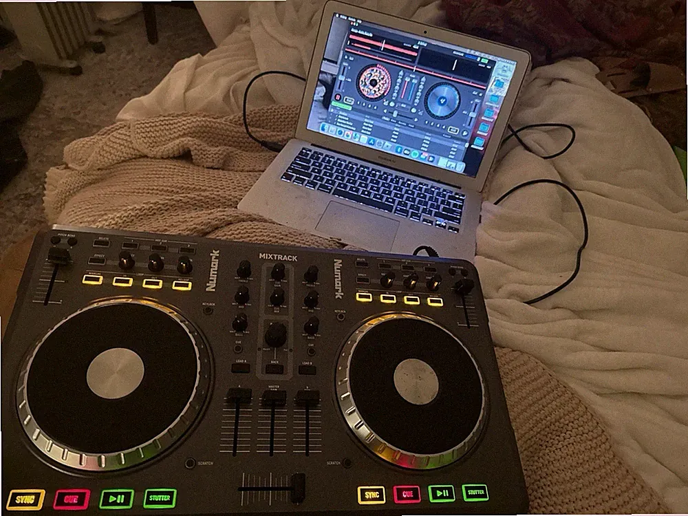 Numark Digital DJ Mixer