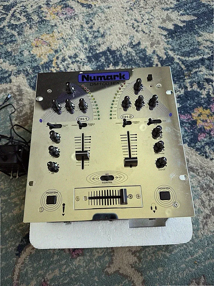 Numark DM1001X DJ Turntable Mixer CHROME