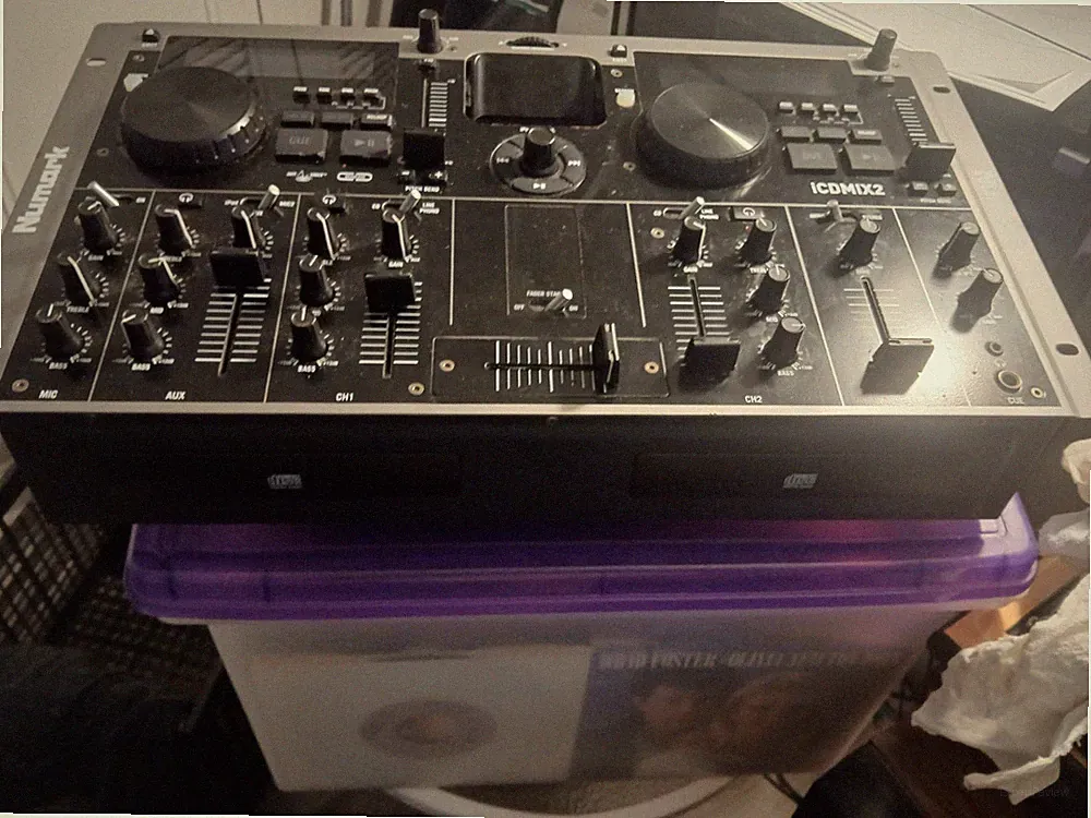 Numark iCDMIX2 Dual 2 Channel CD iPod DJ Controller Integrated Mixer.