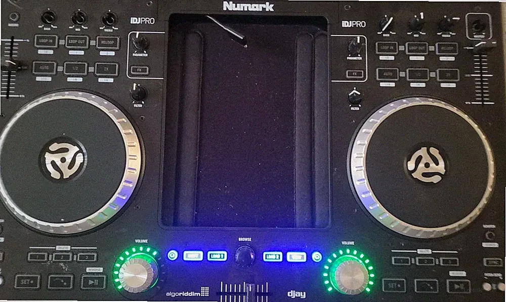Numark iDJ Pro premium DJ controller for iPad - No laptop required - UNTESTED