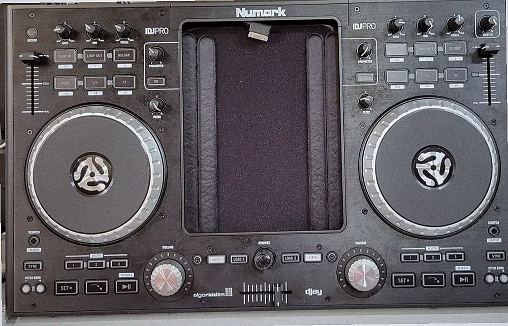 Numark iDJ Pro premium DJ controller for iPad - No laptop required - UNTESTED