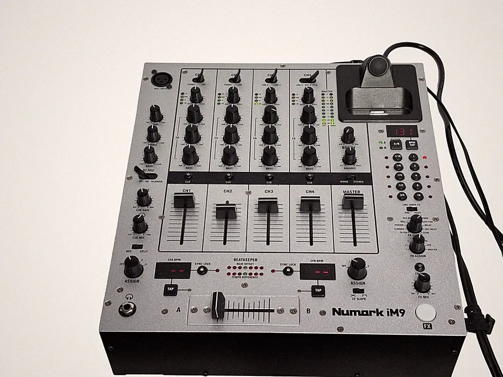 Numark iM9 4-Channel DJ Mixer w/ iPod Dock Effects Beatkeeper Tested Working