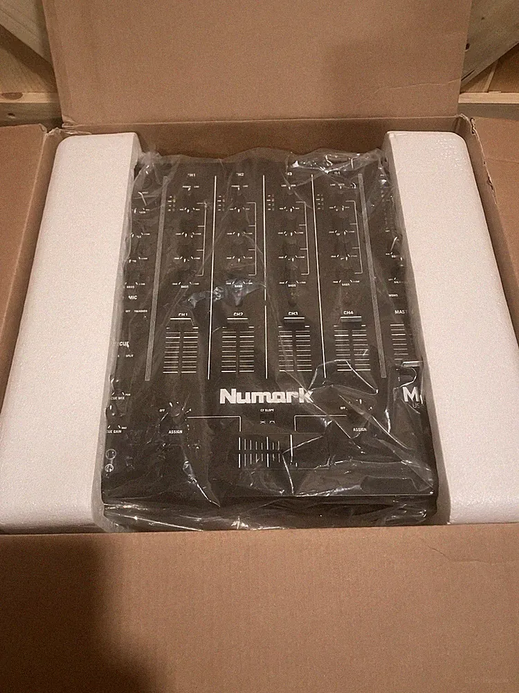 Numark M6 USB 4-Channel DJ Mixer USB Interface XLR Out 3-Band EQ VU