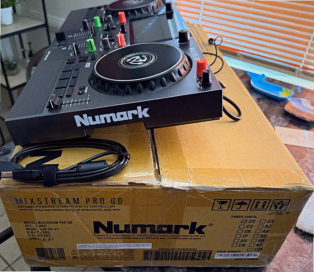 Numark Mixstream Pro Go DJ Controller Touchscreen Built-In Speakers 2-Deck USB