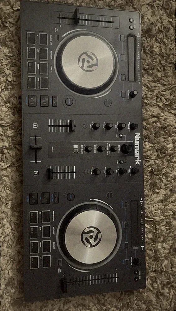 Numark Mixtrack 3 DJ Controller - MT3 2-Deck Virtual DJ USB Console