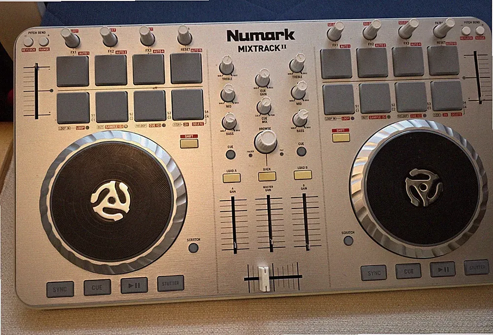 Numark Mixtrack II 2-Deck DJ Controller 16 Pads USB Filter Pitch Control Silver