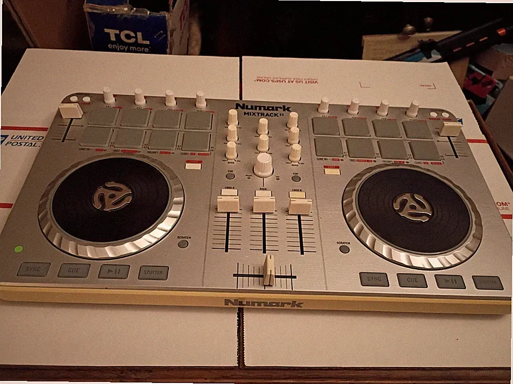 Numark Mixtrack II Double Deck DJ Controller 2-Channel 16 Pads Pitch Mixer Works