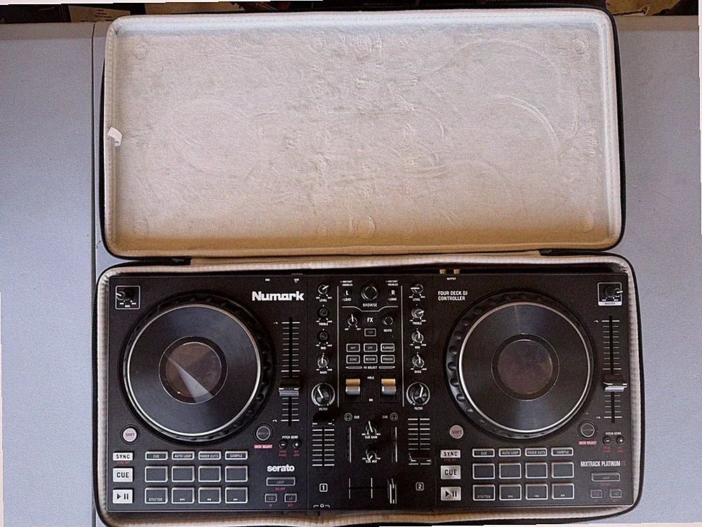Numark Mixtrack Platinum FX 4-Deck Serato DJ Controller w Displays & FX Paddles