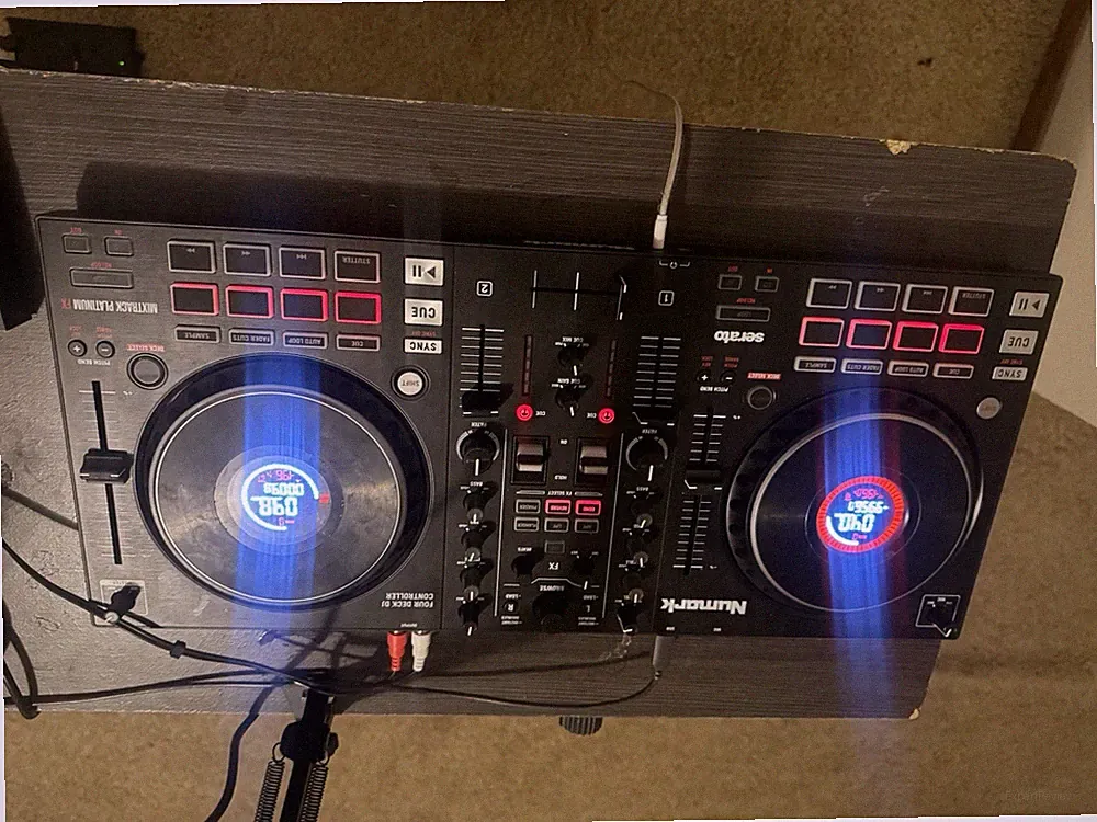 Numark ‎Mixtrack Platinum FX DJ Controller