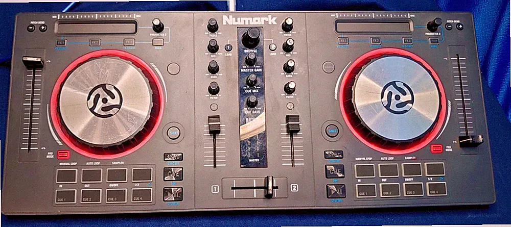 Numark Mixtrack Pro 3 DJ Controller 2-Channel USB MIDI Serato Virtual DJ
