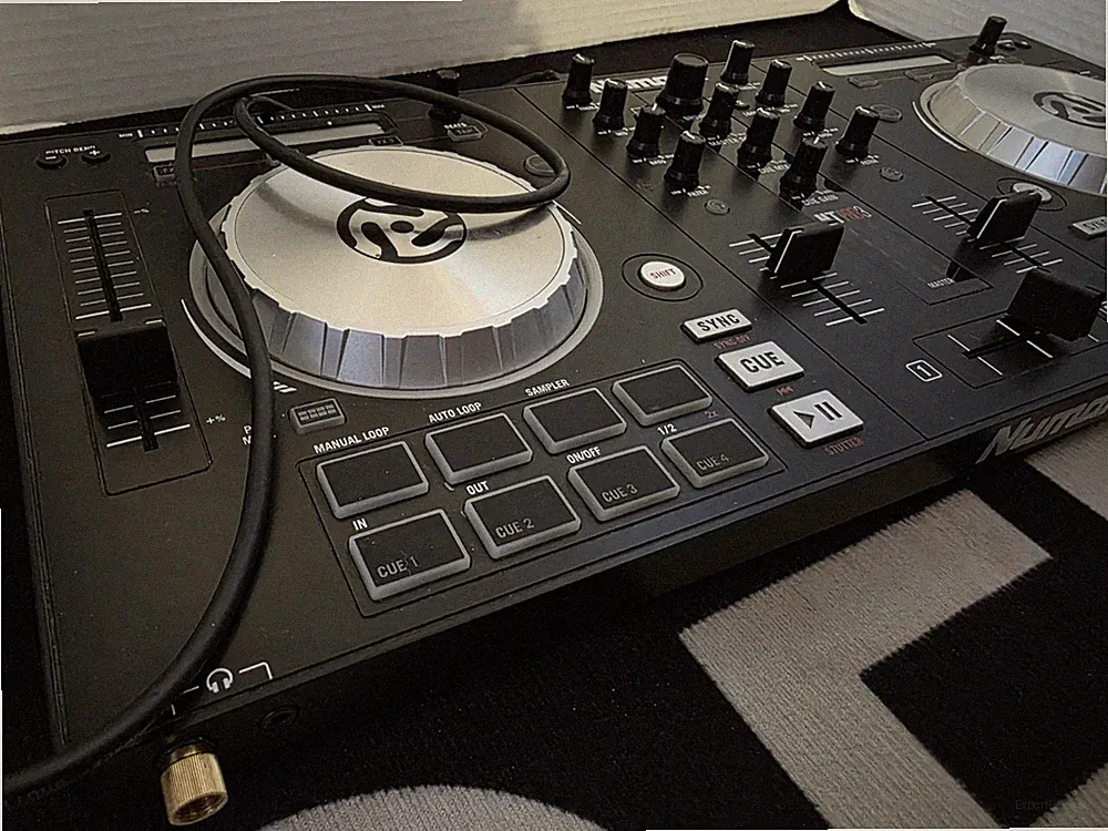 Numark Mixtrack Pro 3 DJ Controller Audio Equipment