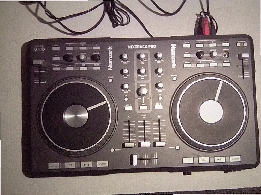 Numark Mixtrack Pro DJ Controller Tested Working Missing Button w/Cords