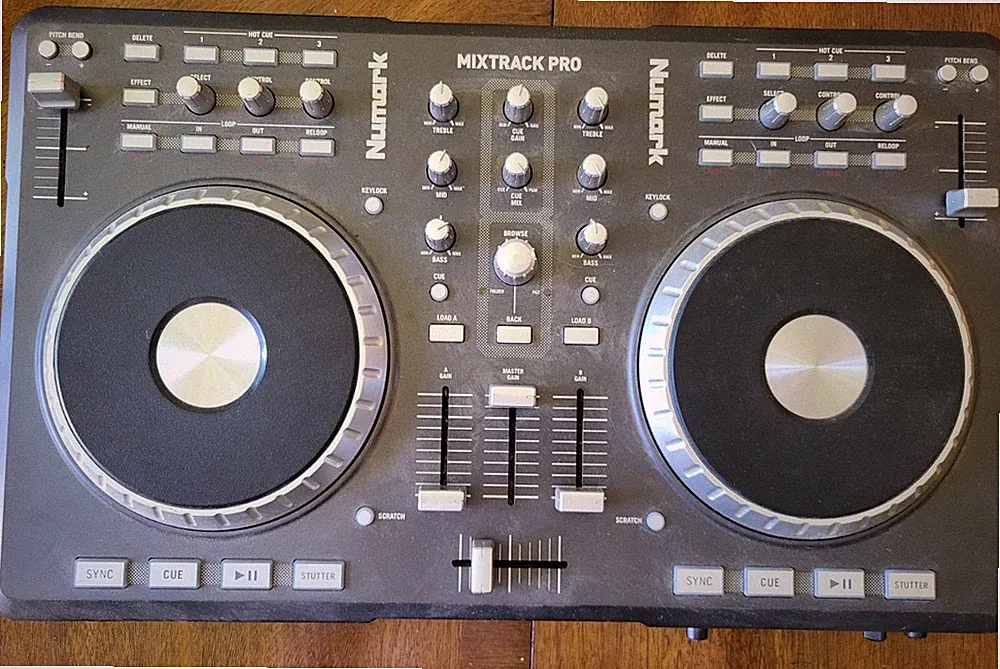 Numark Mixtrack Pro Double Deck DJ Controller Loop/Sampler USB Black