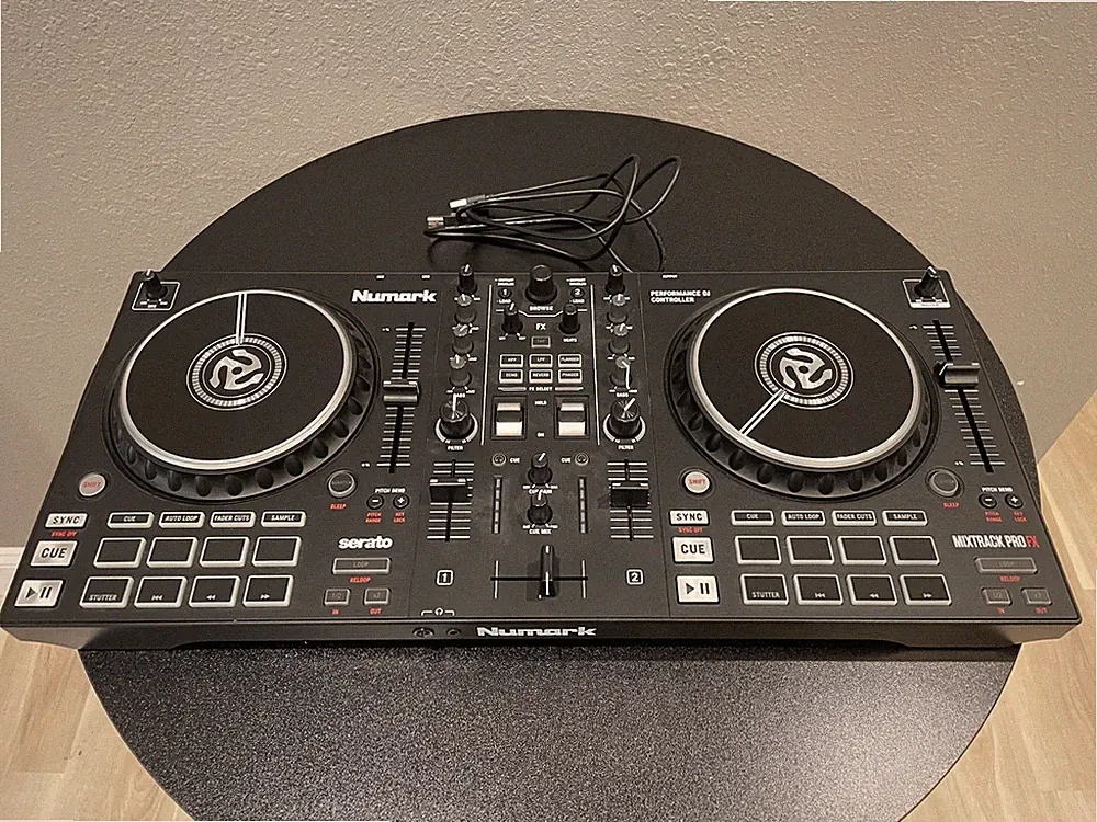 Numark Mixtrack Pro FX Black 2-Deck 2-Channel DJ Controller Echo/Reverb RCA