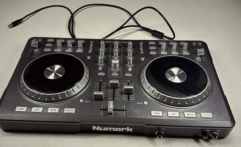 Numark Mixtrack Pro USB DJ Controller Mixer Turntables Tested Works