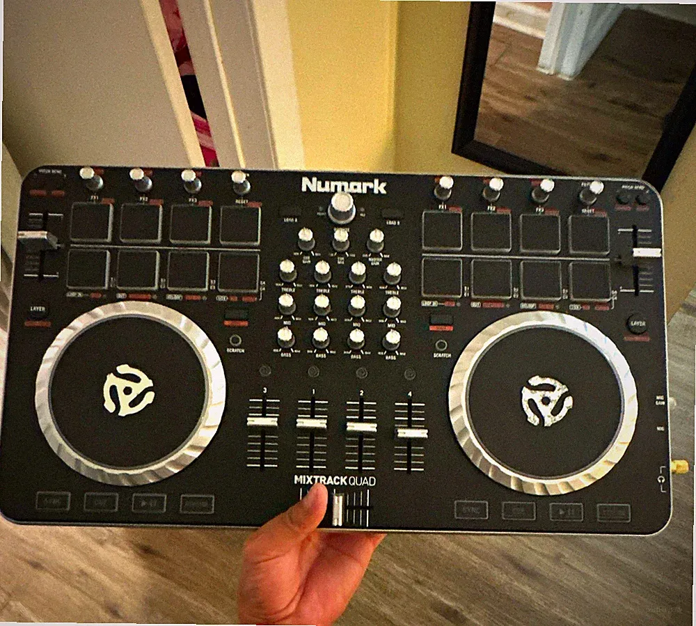 Numark Mixtrack Quad 4-Deck 4-Channel DJ Controller 16 Pads USB RCA Black