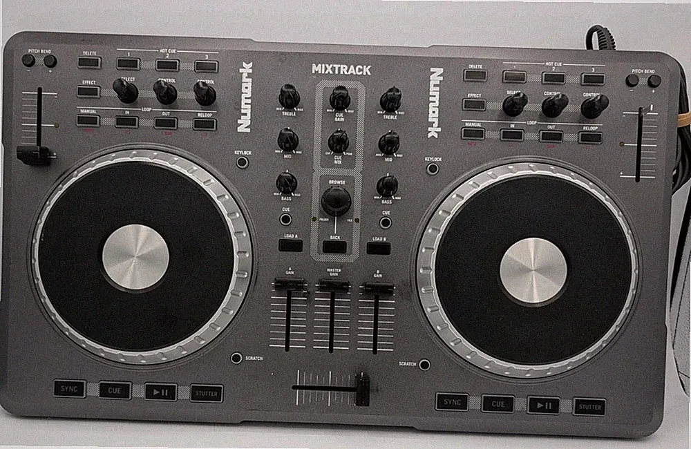 Numark Mixtrack USB DJ Controller 2011 Powers On As-Is Missing Knob Cover