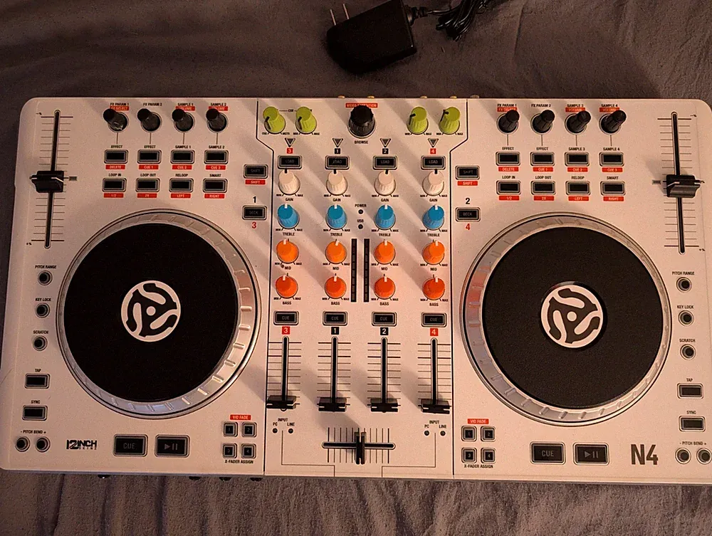 Numark N4 Digital DJ Controller