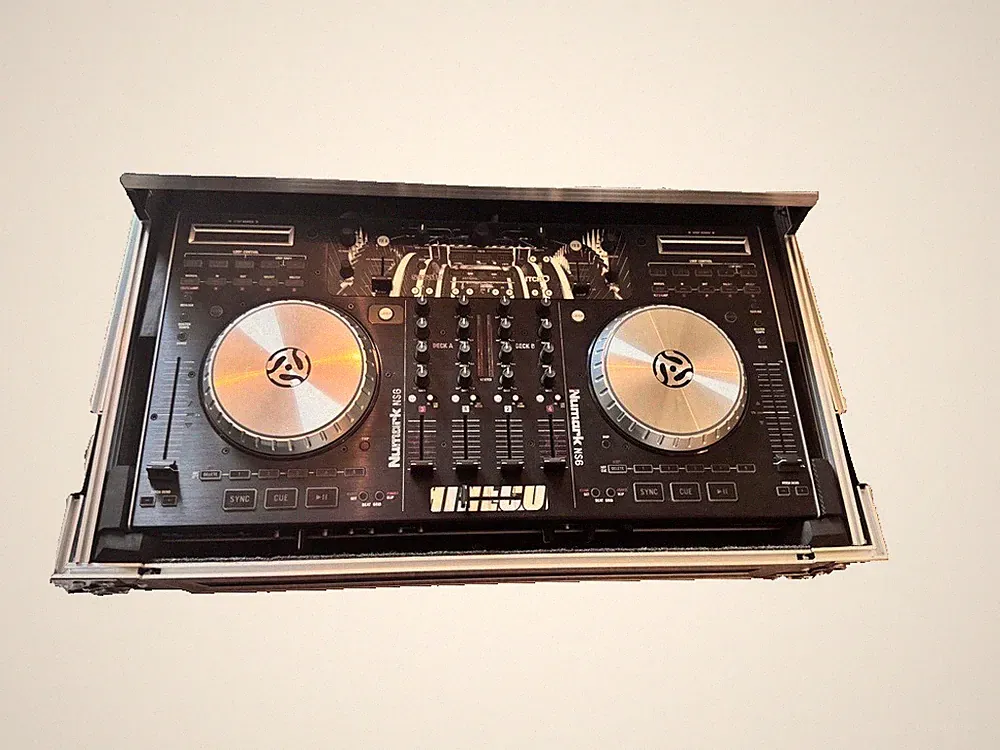 Numark NS6 4 Channel DJ Controller + Odyssey Case - Pre owned