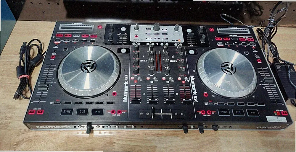 Numark NS6 4 Channel DJ Controller (READ)