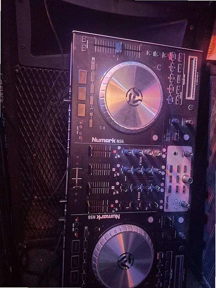 Numark NS6 4 Channel DJ Controller red and black and silver also